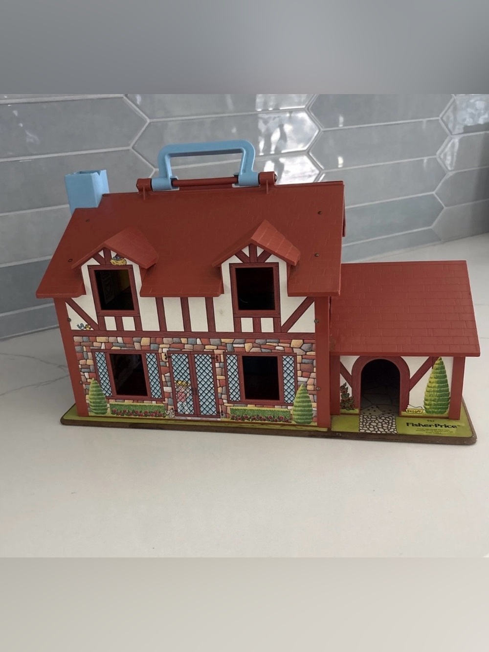 Vintage 1980’s Fisher Price Little People Play Family Tudor House #952 w/7pieces - Picture 4 of 12